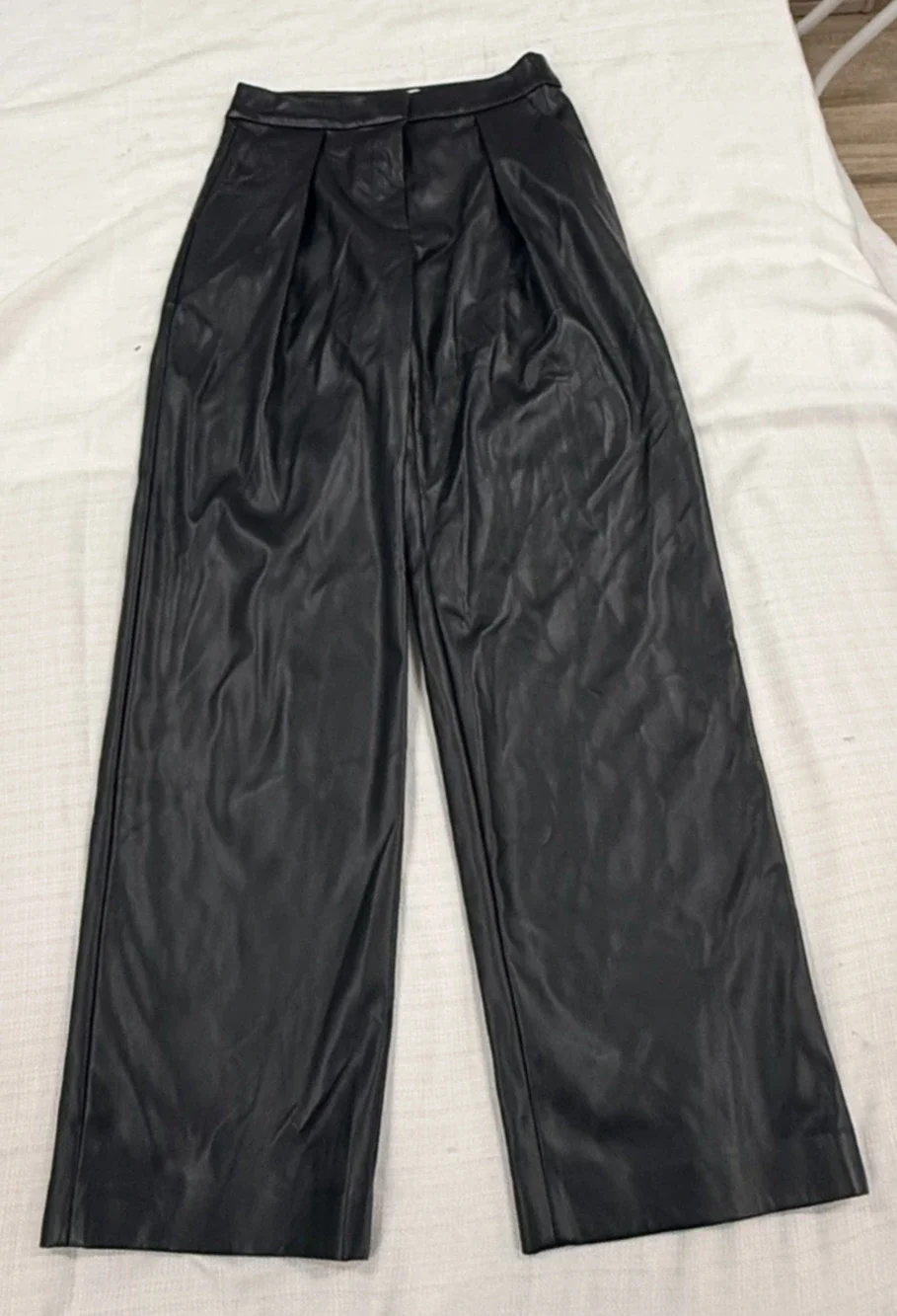 DKNY Black Faux Leather Wide Leg Cropped Pants Women's Size 4